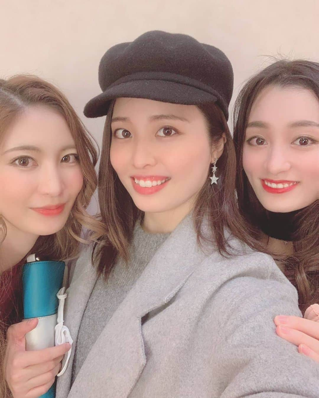 水沙瑠流のインスタグラム：「. 観劇の日に、偶然一緒だった同期のるかと美伶🥰  １ヶ月公演しているうちの、同じ日同じ時間の公演を一緒に観れるなんて凄い確率✨  #97期」