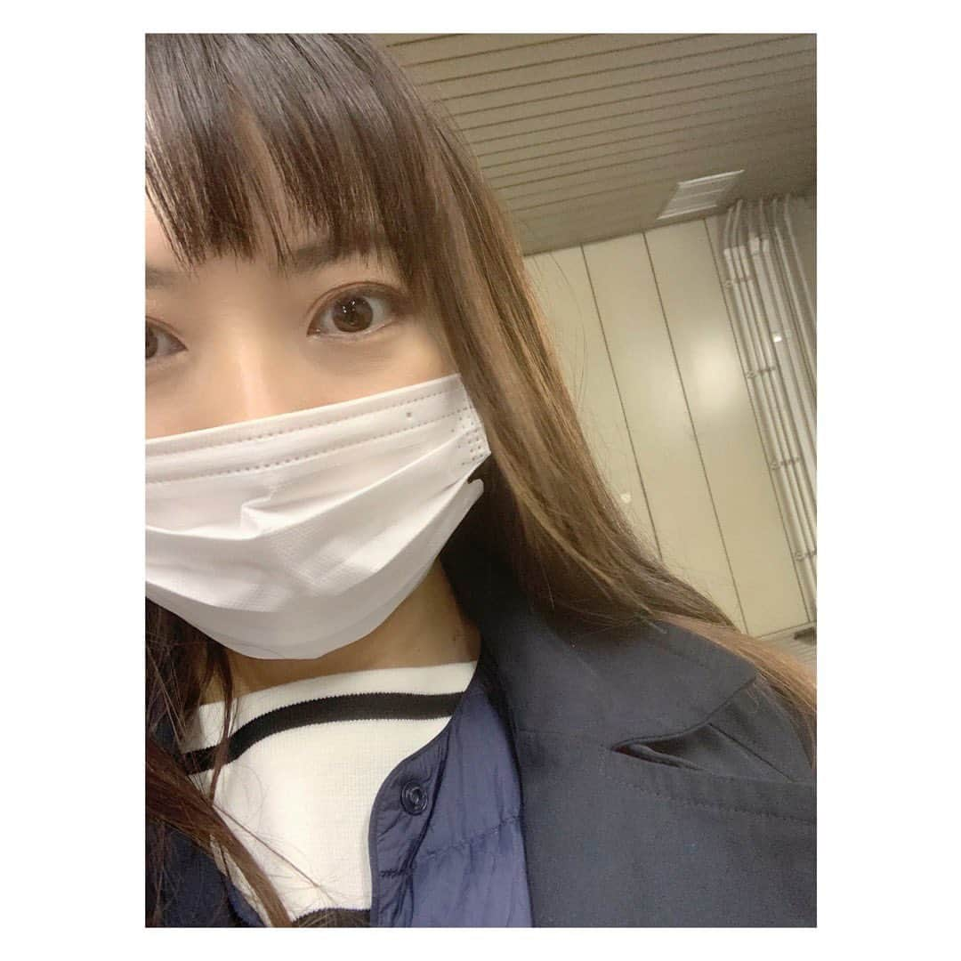 大久保涼香さんのインスタグラム写真 - (大久保涼香Instagram)「まぁた急に寒くなった。﻿ ﻿ ﻿ きょうは﻿ UNIQLOのウルトラライトダウン﻿ 今シーズン初めて着ました！！﻿ ﻿ ﻿ 全国で 陽性が確認された人が増えていますね。 ﻿ 原点に立ち返り﻿ 手洗い、うがい、人とは距離をとる﻿ そしてマスクはする😷﻿ ﻿ 長い闘いになっていますが… 引き続き頑張りましょう！！﻿ ﻿ 風邪にもインフルエンザにも気を付けましょう！ ***************************﻿ #uniqlo #ultralightdown #navy #coldtoday  #tokyo #wearingmask #寒い1日 #ウルトラライトダウン #引っ張り出した #ネイビーだらけ #引き続き #対策頑張りましょう #油断禁物  #今夜はJFNニュース #後ほどお耳にかかります」11月12日 20時19分 - sayaka_okubo