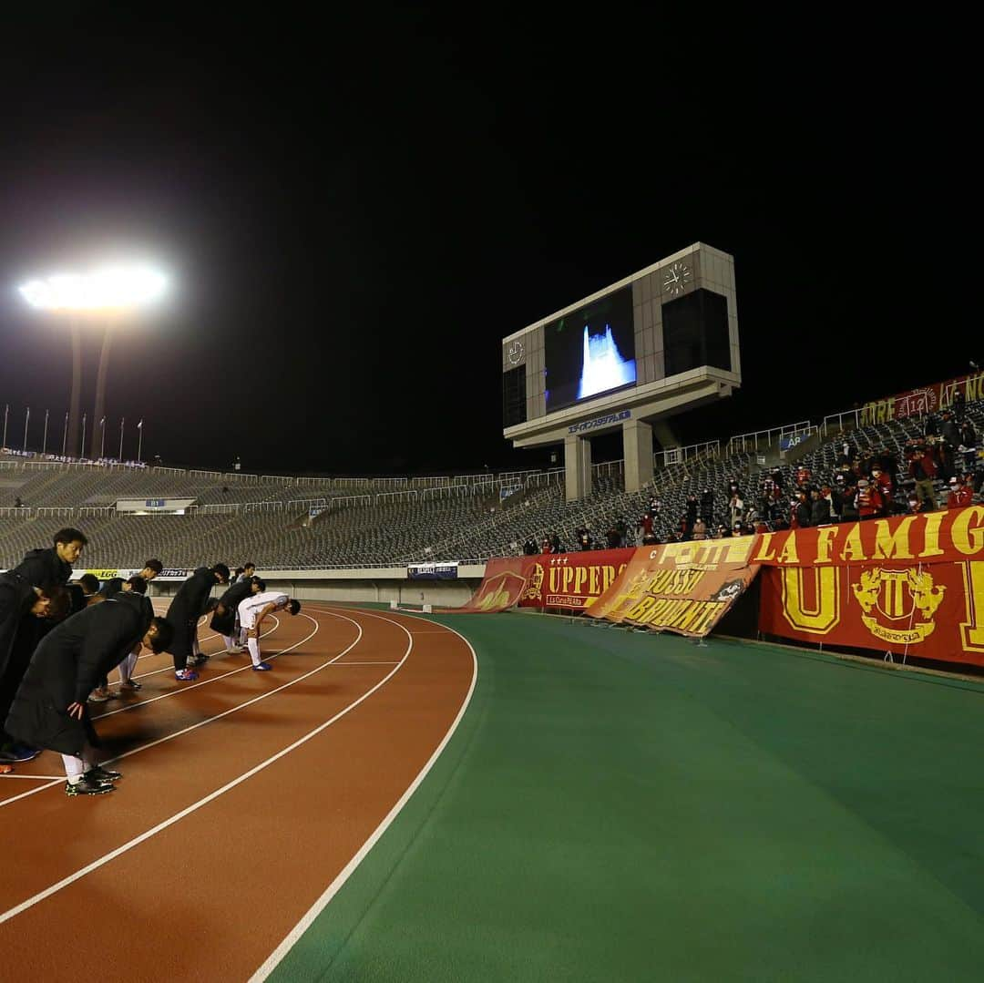 稲垣祥のインスタグラム：「vs広島 0-2 アウェイの中応援ありがとうございました！ また広島とはもう1度ホームで出来るのでリベンジしましょう👍 広島サポーターの皆さんも温かく迎えてくださって嬉しかったです！ありがとうございました☺️ 延期になった試合を多くの方のご協力があり無事試合が出来ました。 ホームのサンフレッチェの関係者はじめ多くの関係者の方々、ありがとうございました！ #名古屋グランパス #サンフレッチェ広島」