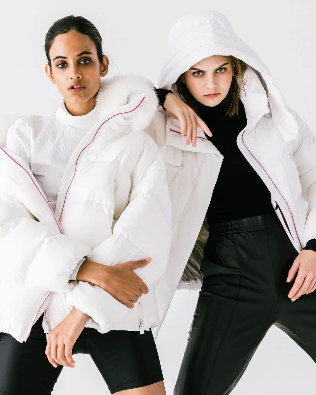 タトラスさんのインスタグラム写真 - (タトラスInstagram)「Twins with personality.  Introducing NASHI and PELER lady's down jacket in color white.  Each pieces share common feature such as water-repellent treatment while also establishing its indivisual characteristics.  #tatrasofficial  #tatraspeople」11月12日 20時30分 - tatras_official