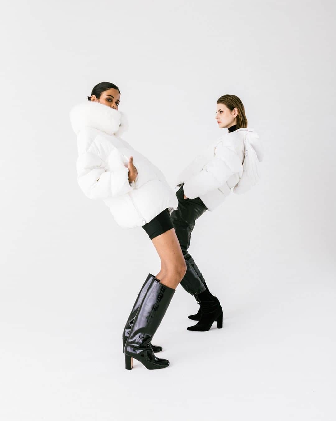 タトラスのインスタグラム：「Twins with personality.  Introducing NASHI and PELER lady's down jacket in color white.  Each pieces share common feature such as water-repellent treatment while also establishing its indivisual characteristics.  #tatrasofficial  #tatraspeople」