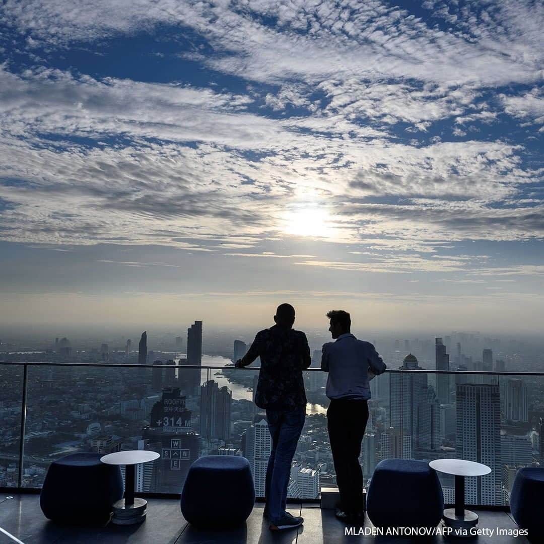 ABC Newsさんのインスタグラム写真 - (ABC NewsInstagram)「Two men enjoy the city skyline view on the 314-meter high rooftop terrace of the Mahanakhon building in Bangkok on November 11, 2020. #bangkok #thailand #skyline」11月12日 20時30分 - abcnews
