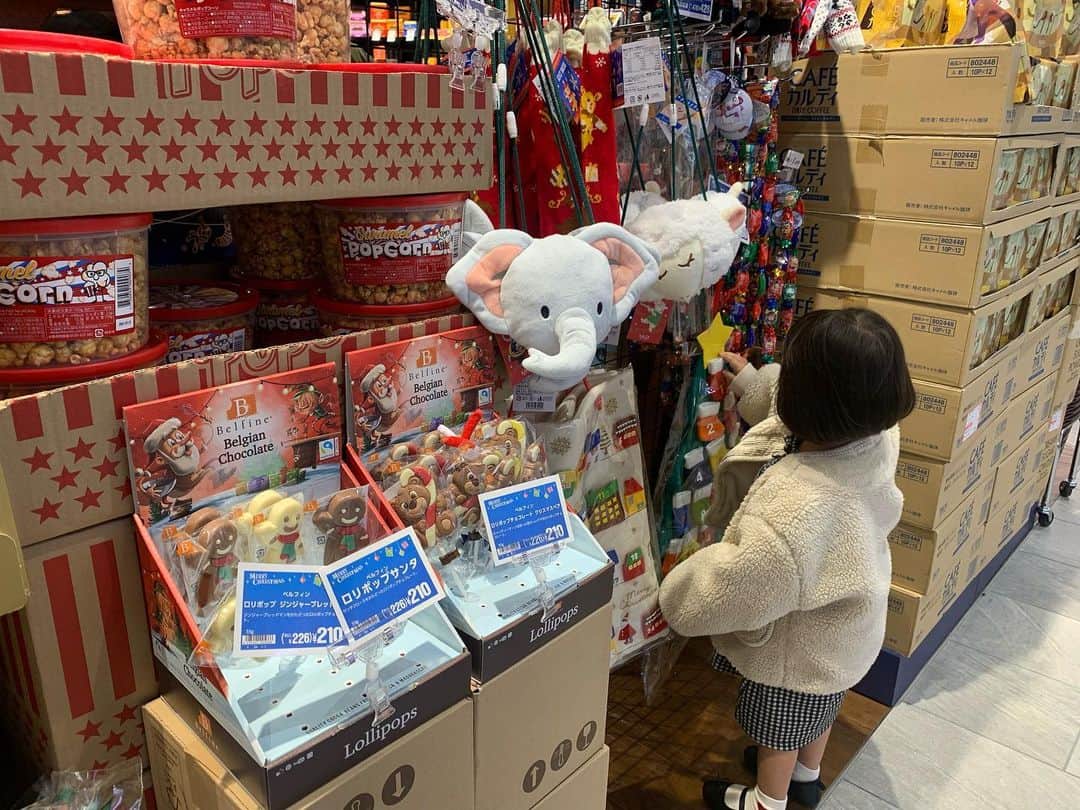 あゆちゃんさんのインスタグラム写真 - (あゆちゃんInstagram)「🐯🐰💕💕 ⁑ ⁑ 先日、リニューアルオープンしたウイステさんにご招待して頂き遊びに行ってきました🥰 初めて行ったんやけど凄い綺麗やし広いし子連れでのお買い物がしやすいのが印象的でした👏🏻 なにがってカルディの通路が広い！もうこれだけで子連れには有難い😭 飲食店も豊富でクレープもお寿司も美味しかった〜😋 あとはゲームセンターも広い！！ これは子どもは大喜びですよね🤣 AEONも隣接されてるしお近くの方はぜひとも行ってみてほしいです🤓💜 ⁑ ⁑ #3歳#娘#次女#おかっぱ#ウイステリニューアルフェア#ウイステリニューアル#ウイステ#阪神電車#野田駅#野田阪神#大阪#福島区#海老江#イベント#PR」11月12日 20時39分 - ayuchan0819