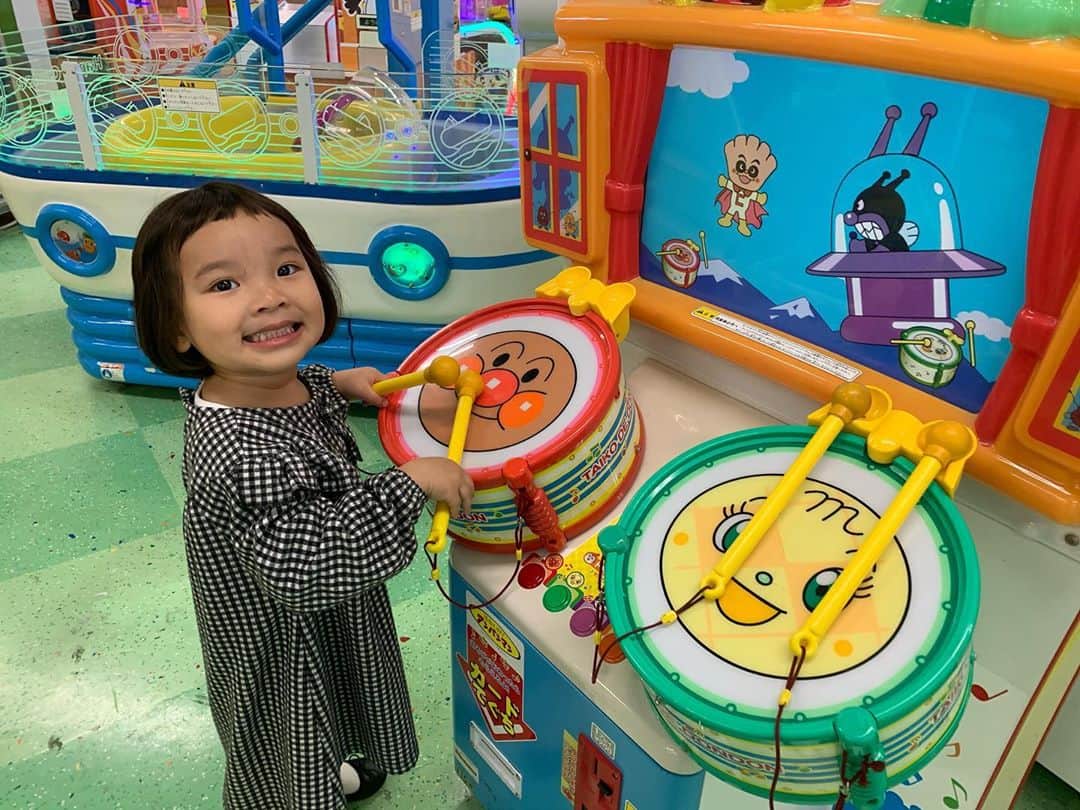 あゆちゃんさんのインスタグラム写真 - (あゆちゃんInstagram)「🐯🐰💕💕 ⁑ ⁑ 先日、リニューアルオープンしたウイステさんにご招待して頂き遊びに行ってきました🥰 初めて行ったんやけど凄い綺麗やし広いし子連れでのお買い物がしやすいのが印象的でした👏🏻 なにがってカルディの通路が広い！もうこれだけで子連れには有難い😭 飲食店も豊富でクレープもお寿司も美味しかった〜😋 あとはゲームセンターも広い！！ これは子どもは大喜びですよね🤣 AEONも隣接されてるしお近くの方はぜひとも行ってみてほしいです🤓💜 ⁑ ⁑ #3歳#娘#次女#おかっぱ#ウイステリニューアルフェア#ウイステリニューアル#ウイステ#阪神電車#野田駅#野田阪神#大阪#福島区#海老江#イベント#PR」11月12日 20時39分 - ayuchan0819