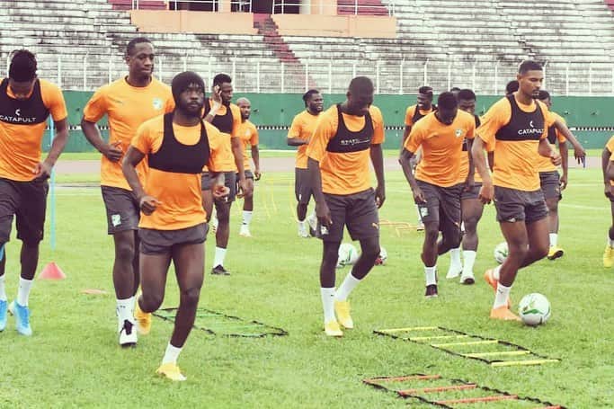 ジェルヴィーニョのインスタグラム：「Allez les éléphants 🇨🇮 ____________________________________________  #teamspirit  #gameday  #team225  #together  #togetherstronger  #cotedivoire  #madagascar  #225」