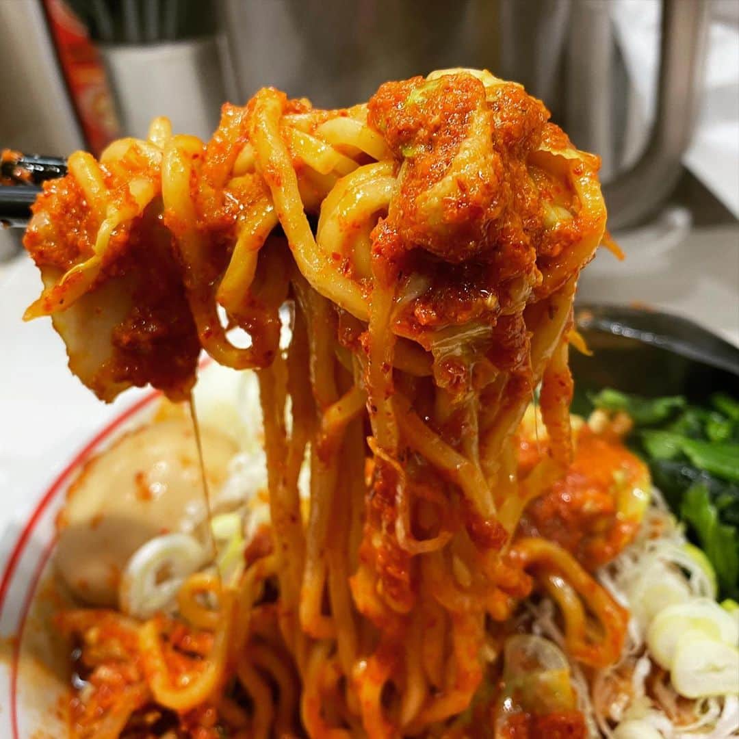 rasuさんのインスタグラム写真 - (rasuInstagram)「蒙古タンメン中本川崎店 北極やさいシャキシャキ10倍麺半分 味玉ゆでたまごネギほうれん草  ギリギリまで北極あんかけと五目野菜と悩んだけどやっぱりシャキシャキ٩( ᐛ )و  今日も最高にうまかった… ドロドロ最高過ぎた(//´﹃｀//)  次の限定は濃厚巨豚北極だから行くしかない٩( ᐛ )و  #蒙古タンメン中本 #蒙古タンメン中本川崎店 #北極やさいシャキシャキ #ラーメン」11月12日 20時46分 - rashu_eat