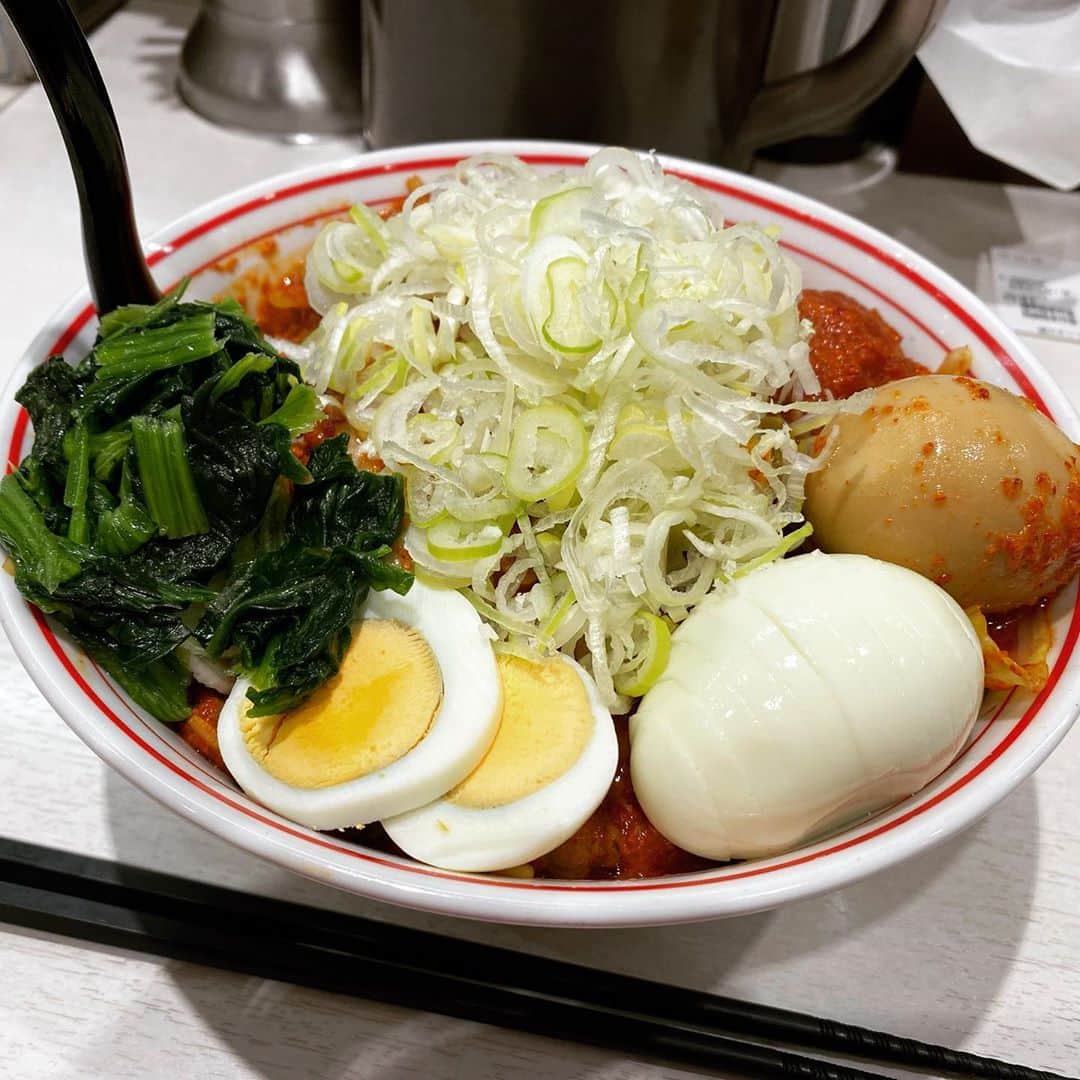 rasuさんのインスタグラム写真 - (rasuInstagram)「蒙古タンメン中本川崎店 北極やさいシャキシャキ10倍麺半分 味玉ゆでたまごネギほうれん草  ギリギリまで北極あんかけと五目野菜と悩んだけどやっぱりシャキシャキ٩( ᐛ )و  今日も最高にうまかった… ドロドロ最高過ぎた(//´﹃｀//)  次の限定は濃厚巨豚北極だから行くしかない٩( ᐛ )و  #蒙古タンメン中本 #蒙古タンメン中本川崎店 #北極やさいシャキシャキ #ラーメン」11月12日 20時46分 - rashu_eat