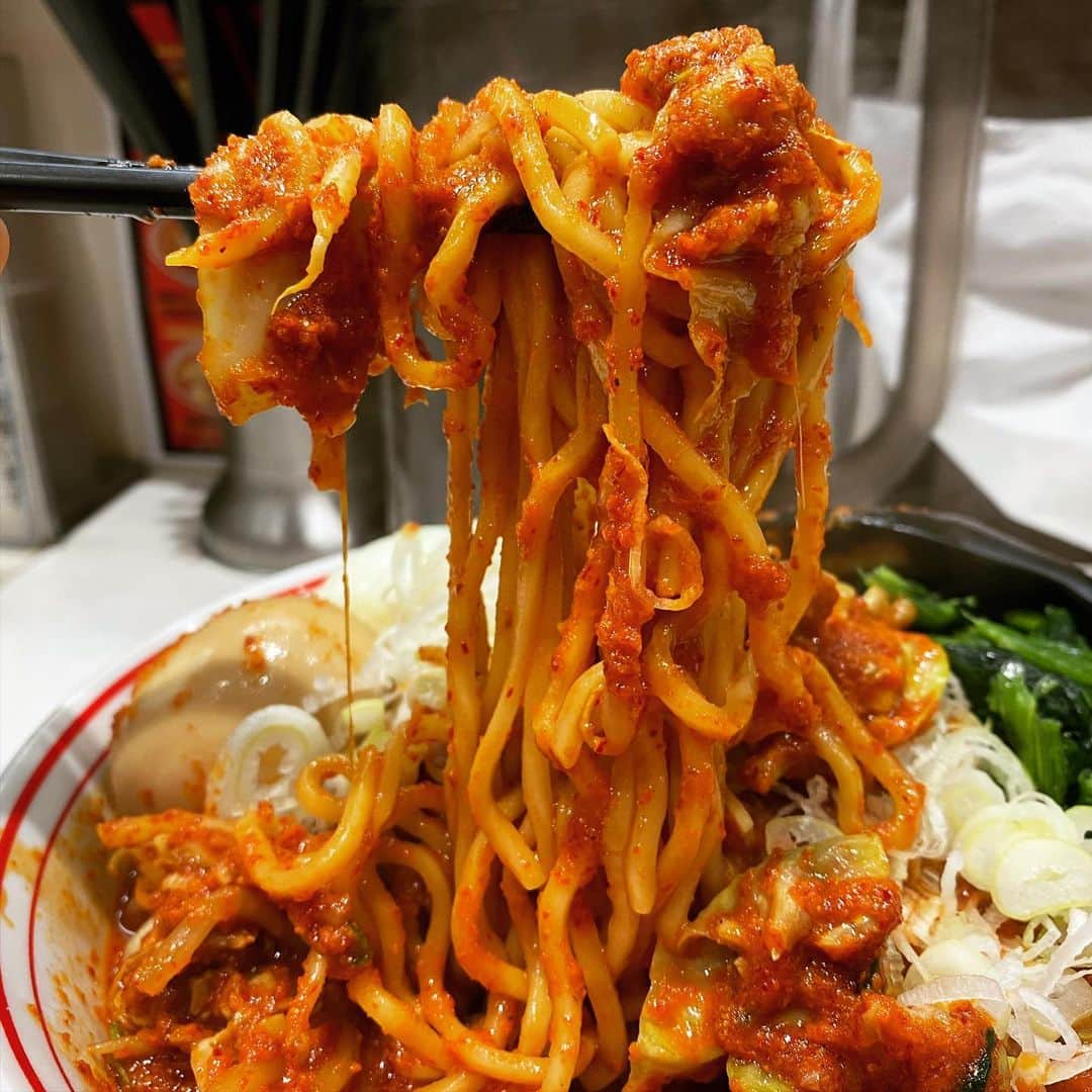 rasuさんのインスタグラム写真 - (rasuInstagram)「蒙古タンメン中本川崎店 北極やさいシャキシャキ10倍麺半分 味玉ゆでたまごネギほうれん草  ギリギリまで北極あんかけと五目野菜と悩んだけどやっぱりシャキシャキ٩( ᐛ )و  今日も最高にうまかった… ドロドロ最高過ぎた(//´﹃｀//)  次の限定は濃厚巨豚北極だから行くしかない٩( ᐛ )و  #蒙古タンメン中本 #蒙古タンメン中本川崎店 #北極やさいシャキシャキ #ラーメン」11月12日 20時46分 - rashu_eat