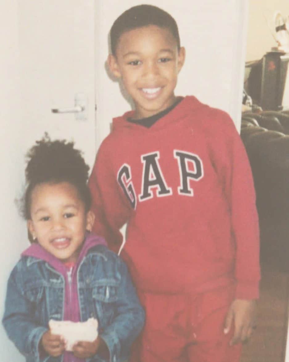 ジョーダン・アイブのインスタグラム：「20th TODAY.... My pride and joy..  HAPPY BIRTHDAY BIG SIS ❤️  Your a inspiration to the whole family I love you loads and I want all your dreams become reality. @tt_muse」