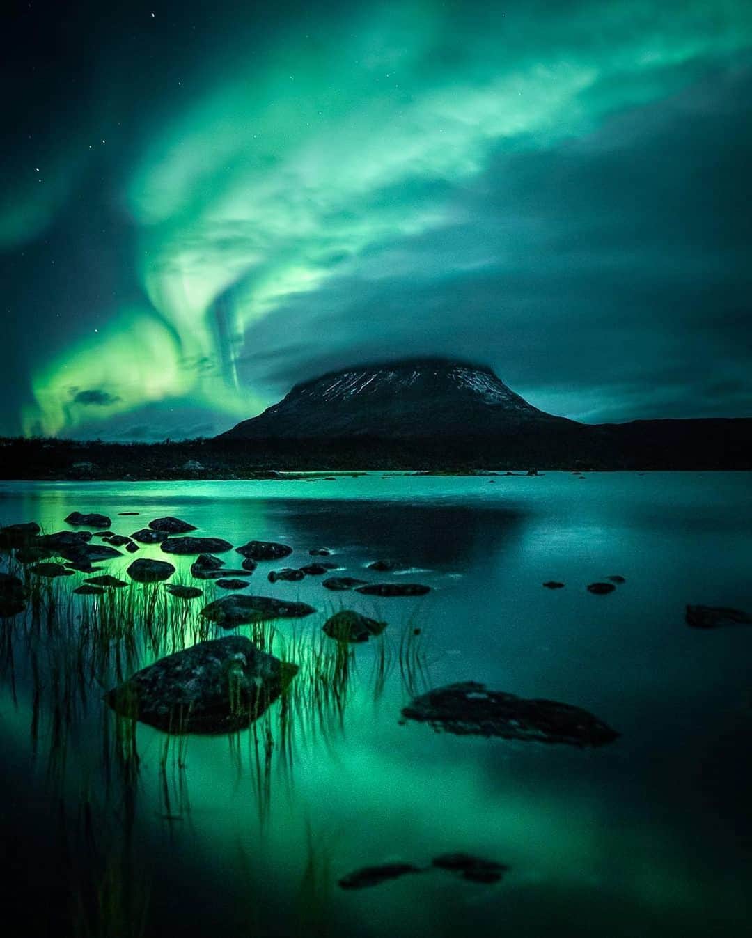 Canon Photographyさんのインスタグラム写真 - (Canon PhotographyInstagram)「A night sky full of light! Who else is dreaming of seeing the northern lights? Photography  @imikegraphics  Curated by @ianharper  #northernlights」11月12日 20時55分 - cpcollectives
