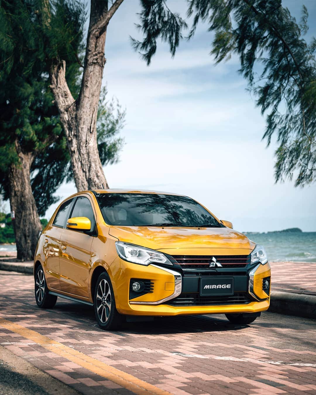 Mitsubishi Motors Thailandのインスタグラム：「เอนจอยได้ในทุกเส้นทาง ไปให้สุดในทุกไลฟ์สไตล์ Mitsubishi Mirage พร้อมพาคุณออกเดินทางหากิจกรรมใหม่ๆ ให้วันหยุด สนุกได้กว่าเดิม  #MitsubishiMotorsThailand #MitsubishiMotors #NewMitsubishiCityCar #NewMirage」