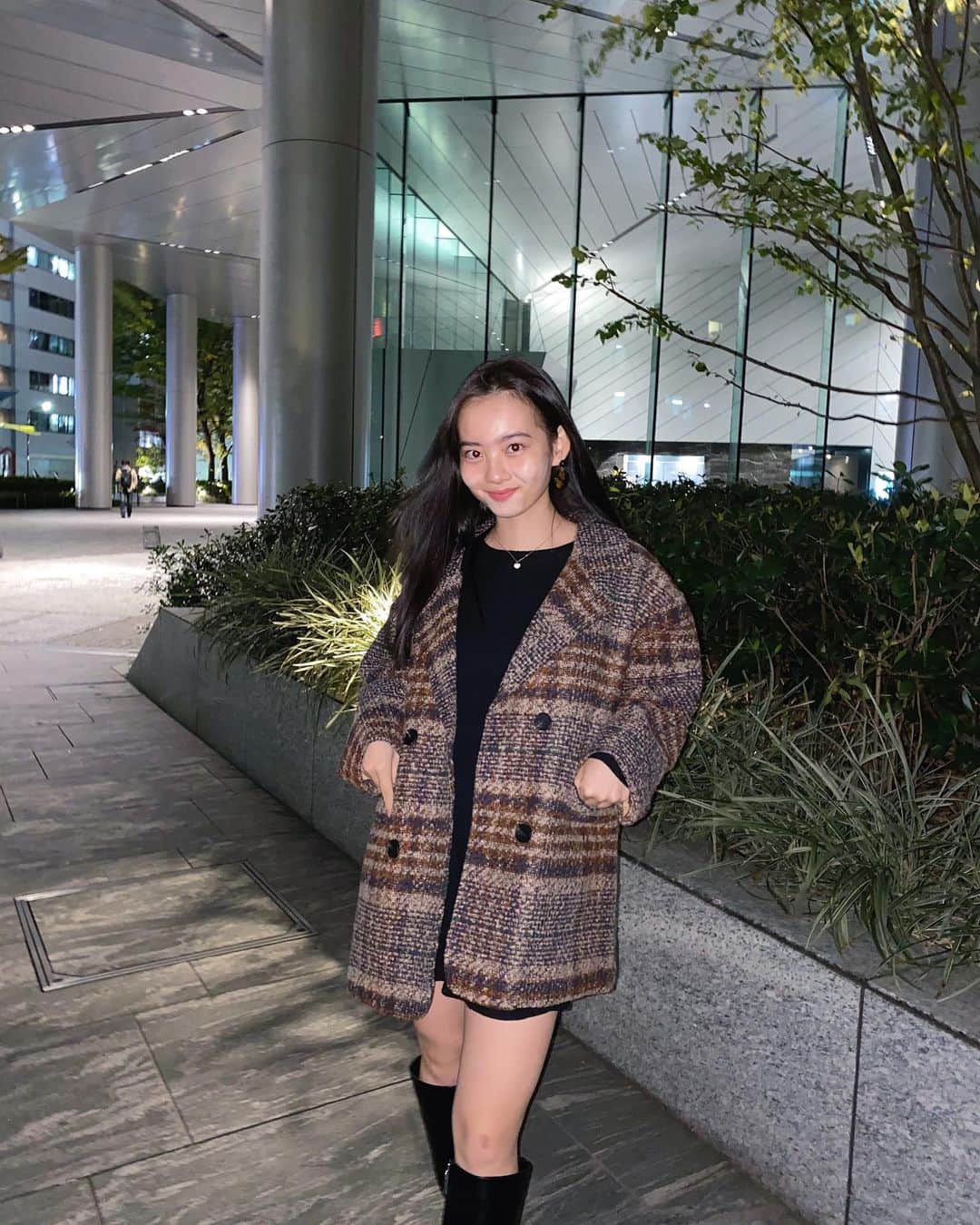 青山舞莉のインスタグラム：「getting cold and i got a cold 🥺🌡  今年はこのかわいいアウターたくさん使いそう🤍　@holidayandholiday_official 届いた日に着てお出かけしたよ」