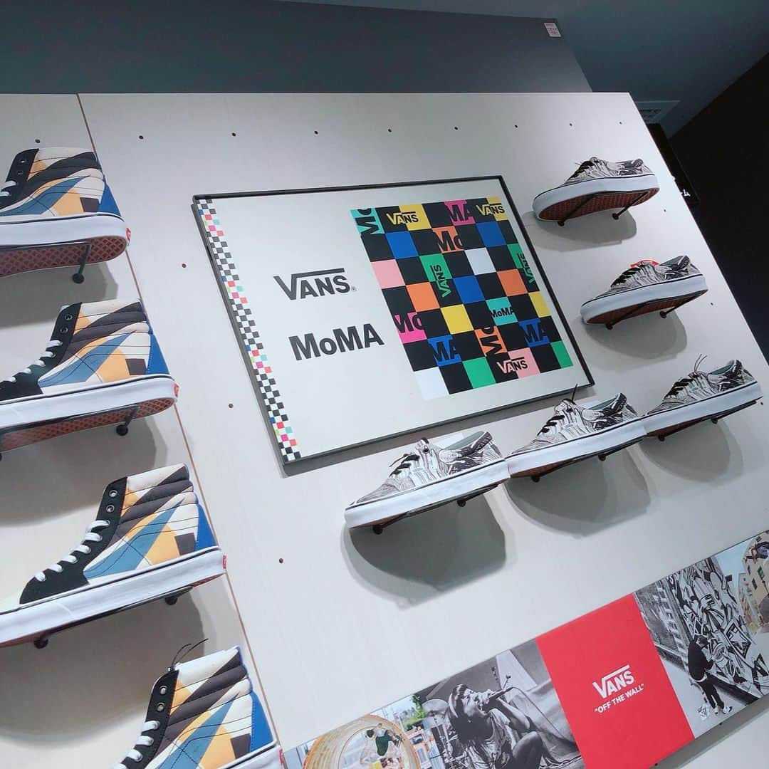 名古屋パルコさんのインスタグラム写真 - (名古屋パルコInstagram)「【西館6F ABCマート グランドステージ】VANS(ヴァンズ)とニューヨーク近代美術館(MoMA)のコラボレーションコレクション第2弾のシューズやウェアが登場！﻿ ﻿ 2020年9月に発売された第1弾に続く今回は、エドヴァルド・ムンク、ジャクソン・ポロック、リュボーフィ・ポポーワ、フェイス・リンクゴールドといったアーティストの作品から着想を得たシューズやウェアを展開しております。﻿ ﻿ 要チェックです✔︎﻿ ﻿ #名古屋 #nagoya #nagoyaparco #栄 #矢場町 #名古屋パルコ #abcマート #abcmart #abcmartgrandstage #moma #vans #ヴァンズ #ムンクの叫び」11月12日 20時59分 - parco_nagoya_official