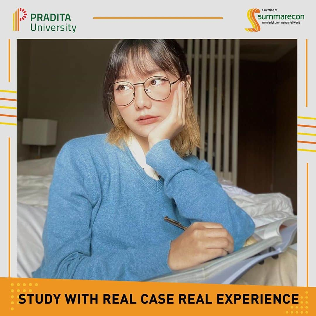 フィフィヨナ・アプリアニのインスタグラム：「Study with the real case & real experience?   Benar gak sih kalo belajar itu gak harus melulu secara teori, melainkan diseimbangkan juga dengan praktek?   Terjun langsung untuk belajar praktek dengan kasus-kasus nyata di setiap jurusan yang kita minati plus dapetin pengalaman yang real itu beneficial lho untuk kita! Pastinya kita bisa explore hal-hal baru yang gak kita dapetin di kelas.   Pradita University yang didukung oleh Summarecon Agung dan mitra bisnisnya mampu menciptakan laboratorium hidup yang nyata kepada seluruh mahasiswanya. “Living Laboratory” itu sendiri merupakan kawasan milik Summarecon dan mitra bisnisnya, dimana mahasiswa dapat belajar dengan real case di industri yang diminati dan mendapatkan real experience juga!   Sehingga nantinya, meskipun kita masih di bangku perkuliahan, kita sudah punya gambaran nyata mengenai industri yang kita minati.   Jadi lebih unggul… why not?   Aku personally setuju banget karena, pengalaman yang dipelajari saat praktek di kuliah ngebantu banget di dunia kerja. Jadi ngerasa lebih siap!    Choose the right university that suits your needs guys!   #PraditaUniversity #DevelopNationsPotential #Jurusankuliah #Masukkampus #KampusTangerang #kampusjakarta」