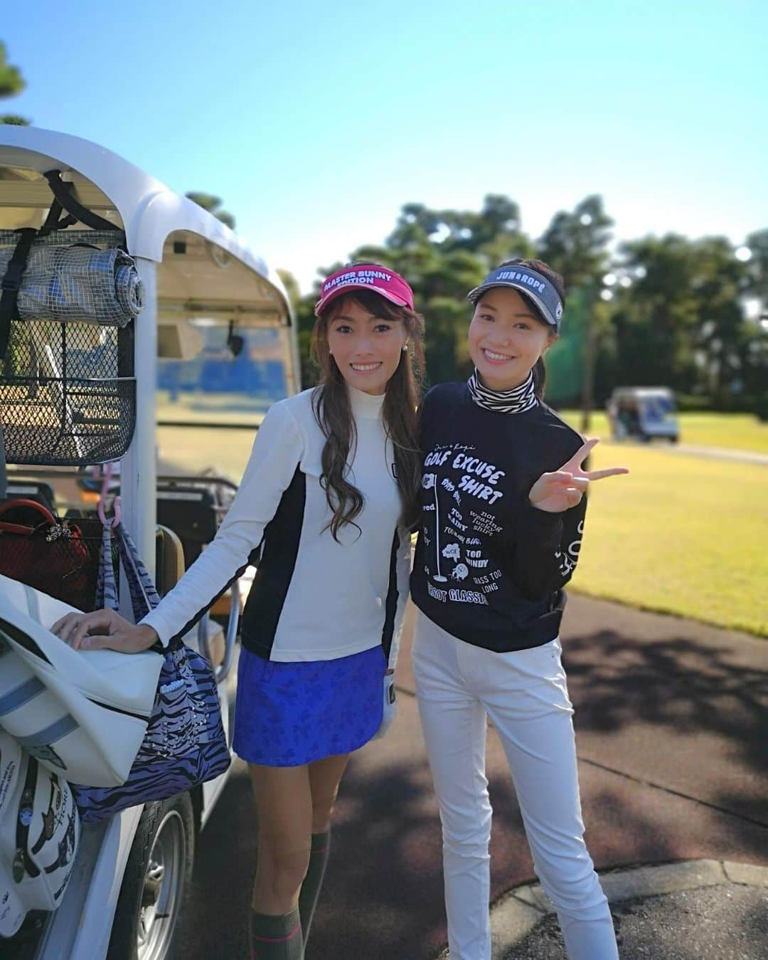 三枝こころさんのインスタグラム写真 - (三枝こころInstagram)「みっこさん @mikiko_shiota とラウンド⛳️ 久々に前半いいスタート切れたのに…後半撃沈😅 ゴルフってこれだから面白いんだと思うきっと❗️ 茨城ゴルフ倶楽部、東コース OUT40・IN49・89 分かった✨やっぱりコレだ！ からのアレ…んっ？ゴルフって難しい…また勉強してきます。 の繰り返し🏌️‍♀️ みっこさんはフルバックから流石のスコアでラウンドしてました❤️ アプローチ・バンカー、ショートゲームがうますぎる🤣 決めなくちゃいけない時絶対外さない。 こんなに一緒にラウンドしてるのに。 もっと見て盗みたいです。 #ゴルフ女子 #ママゴルフ #golf #ゴルフウェア #コーディネート #新作 #junandrope  #茨城ゴルフ倶楽部 #東コース #名門 #ショートゲーム #上手くなりたいなゴルフ」11月12日 21時03分 - kokoro_golf