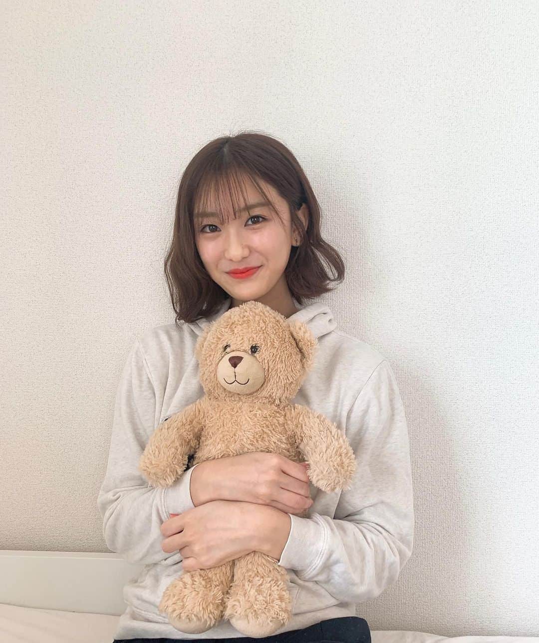 藤原万由子のインスタグラム：「. . 懐かしのクマちゃんみーつけた🧸 . . #手のクセが気になる」