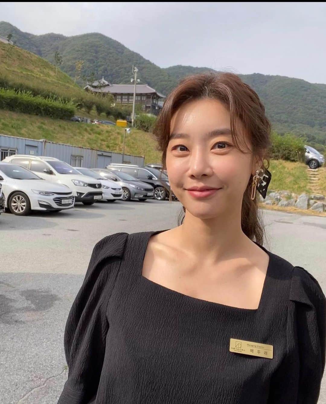 のインスタグラム：「오늘도 잠시후 MBC 나를 사랑한 스파이! 본방사수 기다리다 지친 두래와 매니져😟 다들 티비앞에 모여봅시다 :)  9시 20분 딱 시작한다요👏🏼」