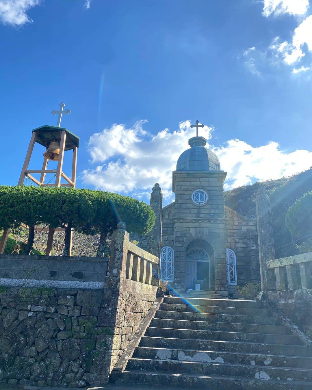 のインスタグラム：「五島列島旅行、最後は#頭ケ島天守堂　😚世界文化遺産なんだって🙈 キレイな建物だった⛪️  途中で見た景色がまた綺麗だったー🙈✨  #上五島#教会 #長崎県#旅行#travel#お出かけ #撮影#model#モデル#portrait#ロケ#ファインダー越しの私の世界#東京カメラ部#カメラ#一眼レフ#フォロー#カメラ女子#follow#japan#japanesegirl #いいね#コメント#ありがとうございます」