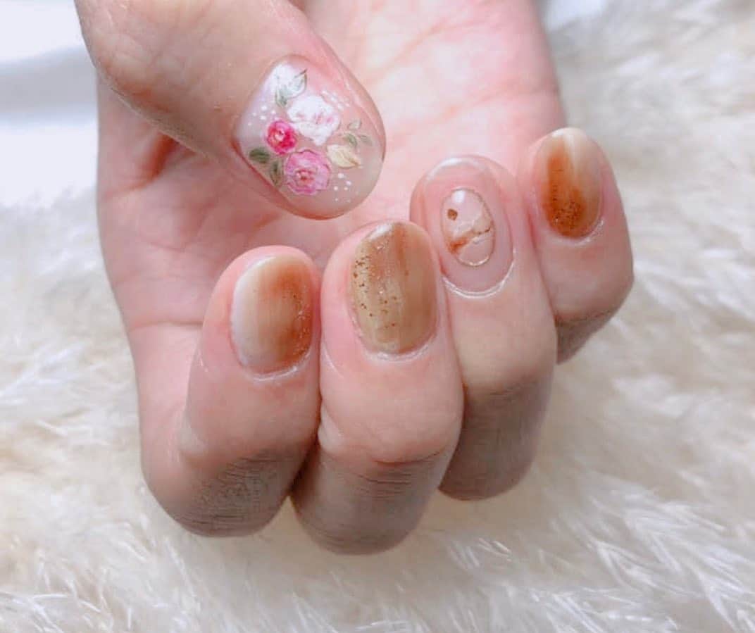 中西華菜さんのインスタグラム写真 - (中西華菜Instagram)「* Nails💅 ネイルのおかげで1ヶ月 気分上々で過ごせた⤴️⤴️  4枚目のサロンの動画見てほしい☺️ @nailsalonsky は @maisanada_ さんが海外で 買付けしてきたかわいい商品が 並んでてめちゃくちゃオシャレなの☺️  そしてネイルデザインは ハイセンスな @nailsalonsky_kasumi さん💛 次のネイルも楽しみだなあ😉 _ #ネイル #ネイルサロン #ネイルサロンスカイ #nails #nailsalon #nailsalonsky #ネイルデザイン #美容記録 #モデル #model #パラレルワーカー #ca #キャリアアドバイザー #就活支援 #就職活動 #転職支援 #就職支援 #中西華菜 #kananakanishi #ファッション #美容 #ショートヘア #ショート女子 #ゴルフ女子」11月12日 21時28分 - kananakanishi