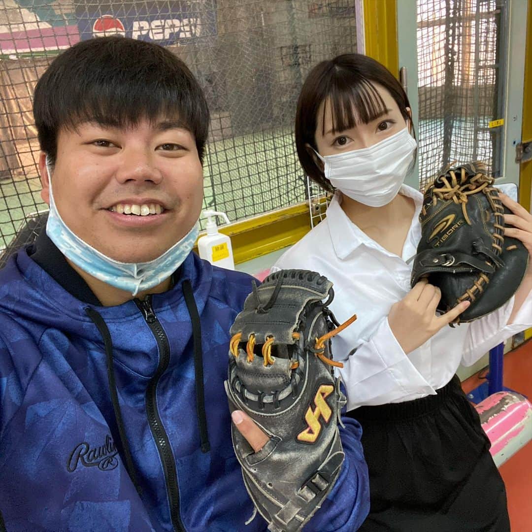 野球YouTuber向さんのインスタグラム写真 - (野球YouTuber向Instagram)「・ 日本で一番有名なＯＬ 丸の内ＯＬレイナちゃんと野球⚾︎ 顔面ガマガエルだけれども… ・ 野球を頑張って楽しんでいれば こんな美人ＯＬと一緒に野球できるんだぞ！ と、野球少年たちに夢と希望を 与える野球YouTuberの鑑。 ・ #野球 #丸の内ＯＬレイナ #豊四季バッティングドーム #バッセンデート #動画は乞うご期待」11月12日 21時21分 - 89youtuber_muko