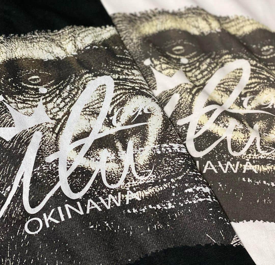 original brand 【ilu098】さんのインスタグラム写真 - (original brand 【ilu098】Instagram)「遂に！ アイルのリミテッドシリーズ第3弾！ 「ゴリラ」を初公開！ (ご予約限定&通常販売なし！) ・ILU GORILLA Tee(長袖) ¥5,480- ブラック ホワイト / S M L ご予約受付期間 11/20(金)~11/22(日) 3日間 ※予約分のみの製作です ※Web&店舗で予約受付可能です →詳しくはWebShopまたは店頭スタッフまで♫ #ilu098 #okinawa #おきなわ #ゴリラ #沖縄 #宜野湾 #普天間」11月12日 21時26分 - ilu098