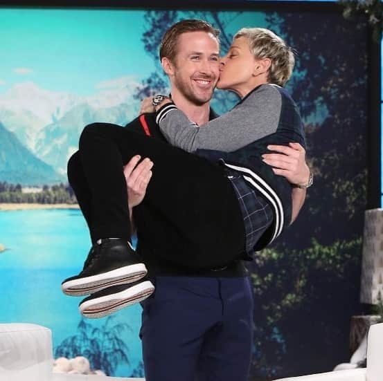 エレン・デジェネレスさんのインスタグラム写真 - (エレン・デジェネレスInstagram)「Happy birthday, Ryan Gosling. Thank you for being so uplifting.」11月13日 2時53分 - ellendegeneres