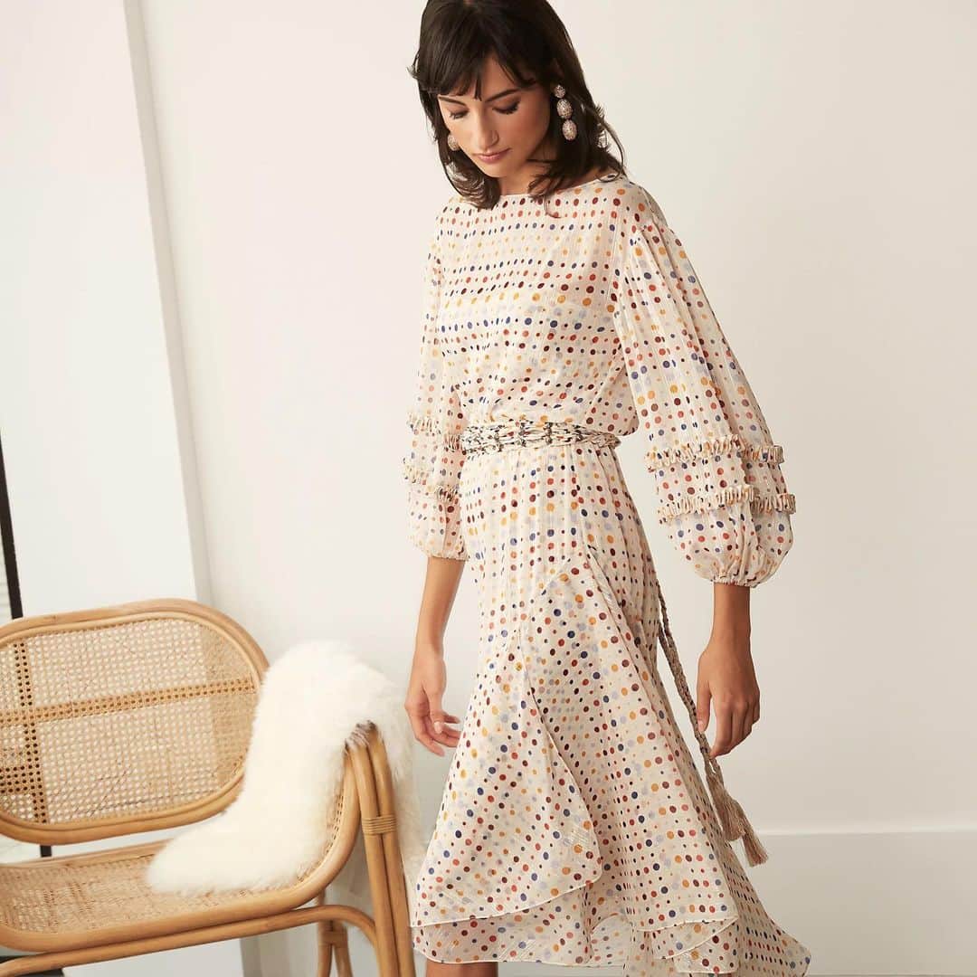 サッチン+バビのインスタグラム：「Emma has arrived!✨ - #sachinandbabi #holidaydressing #celebrate #seasonless #daydress #occasiondressing」