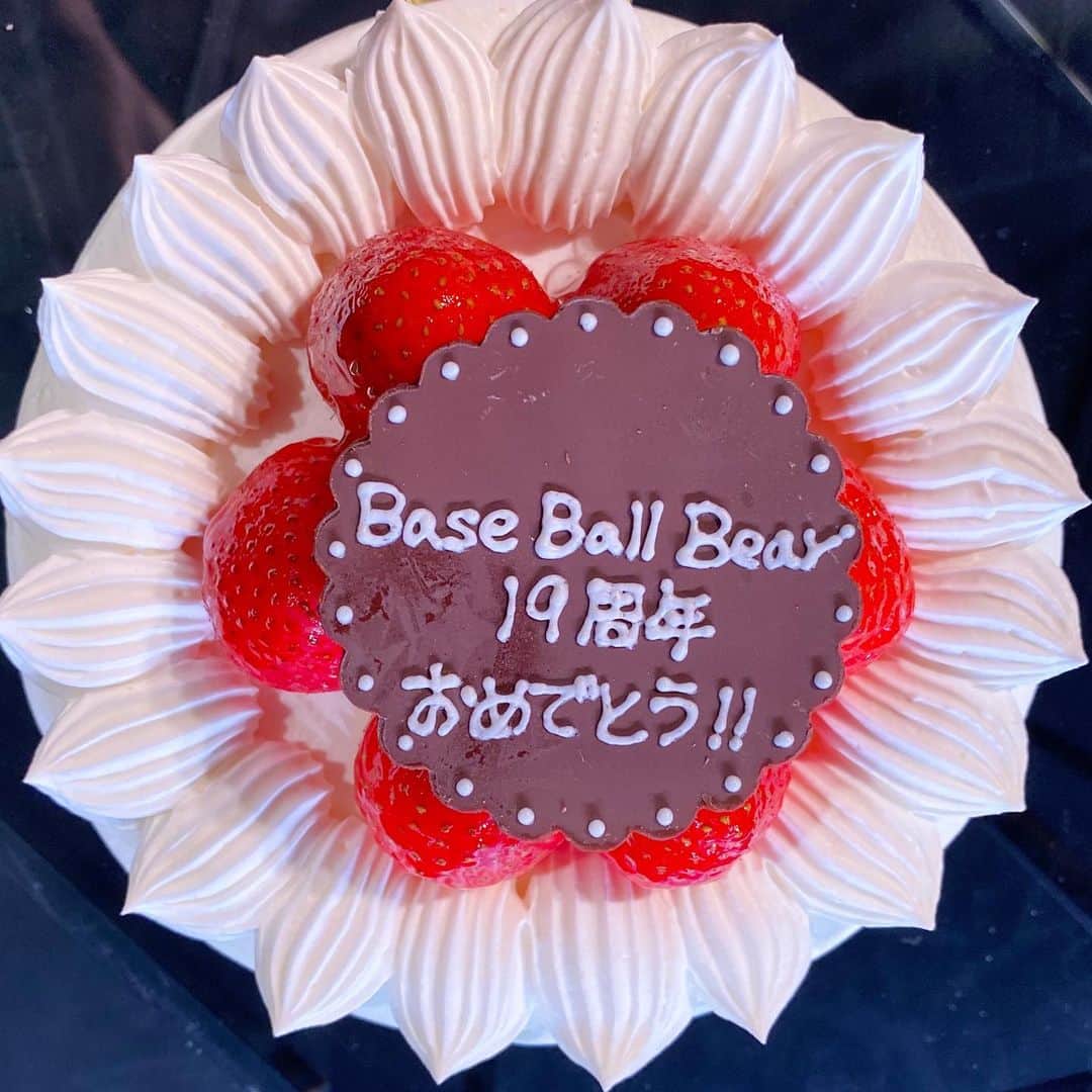 のインスタグラム：「昨日のライブでスタッフが用意してくれたケーキ🎂 ありがたい。嬉しいなぁ。チームにも支えられてます！」