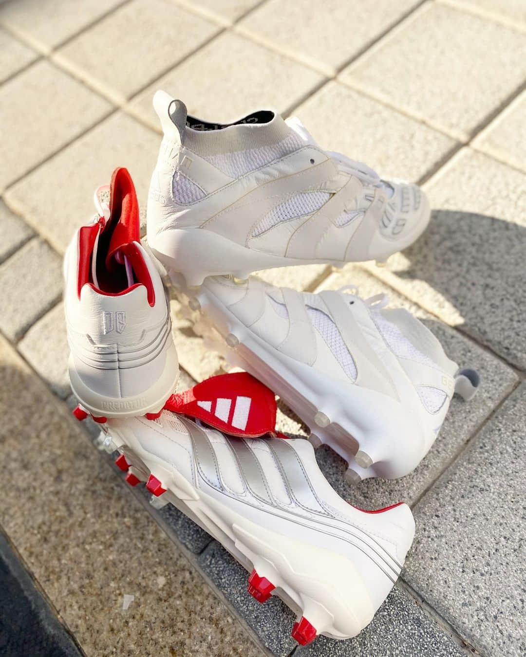 ナイジェル・デ・ヨングのインスタグラム：「Keeping it classic on this Throwback Thursday!  Which pair shall I put to the test today? 🤔 #Predator」