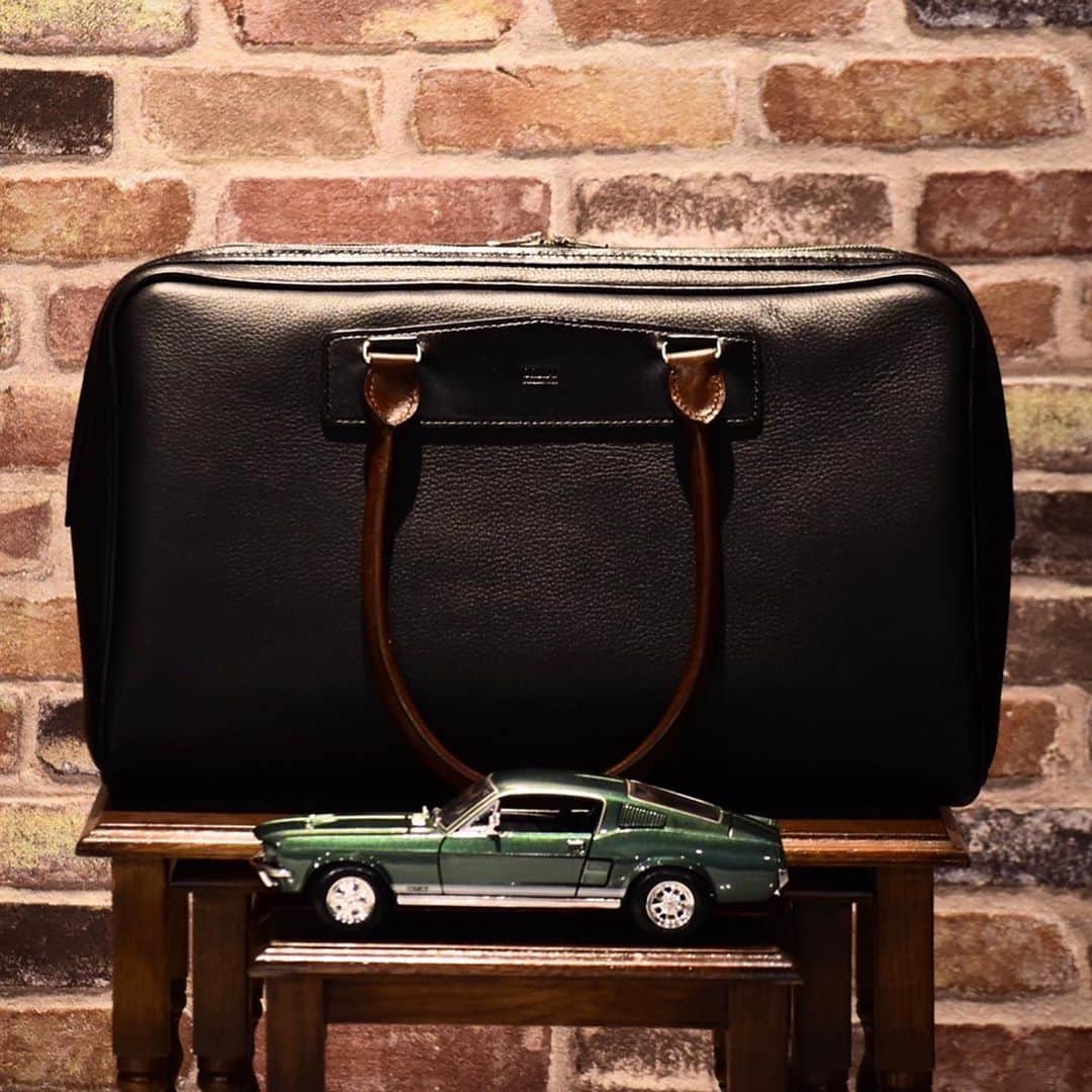 のインスタグラム：「mustangに合う鞄を作って頂きました✨ 遠征などにも最高のサイズ感👀 ありがとうございました🔥 #gelsoleather #革小物#レザークラフト#革#レザー#ハンドメイド#オーダーメード#kousuketakakuwa #革職人#名古屋東区 #mustang #68fastback #68mustangfastback  @gelsoleather  @kousuke_takakuwa」