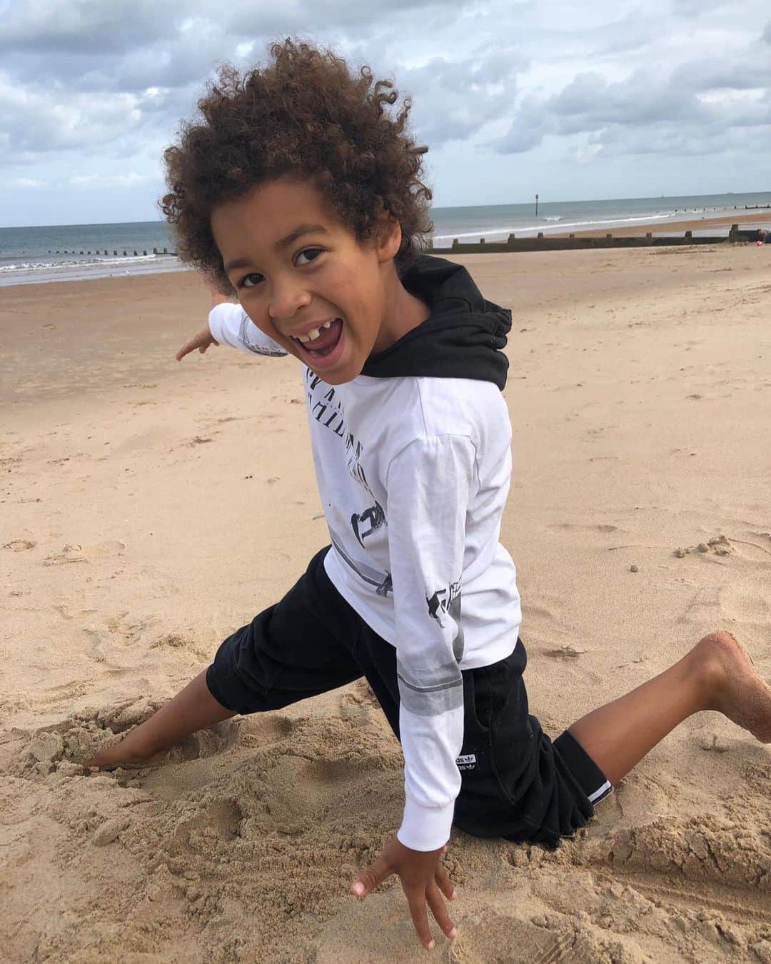 クリスティアン・アツのインスタグラム：「Happy birthday son God bless your new age 🙏」