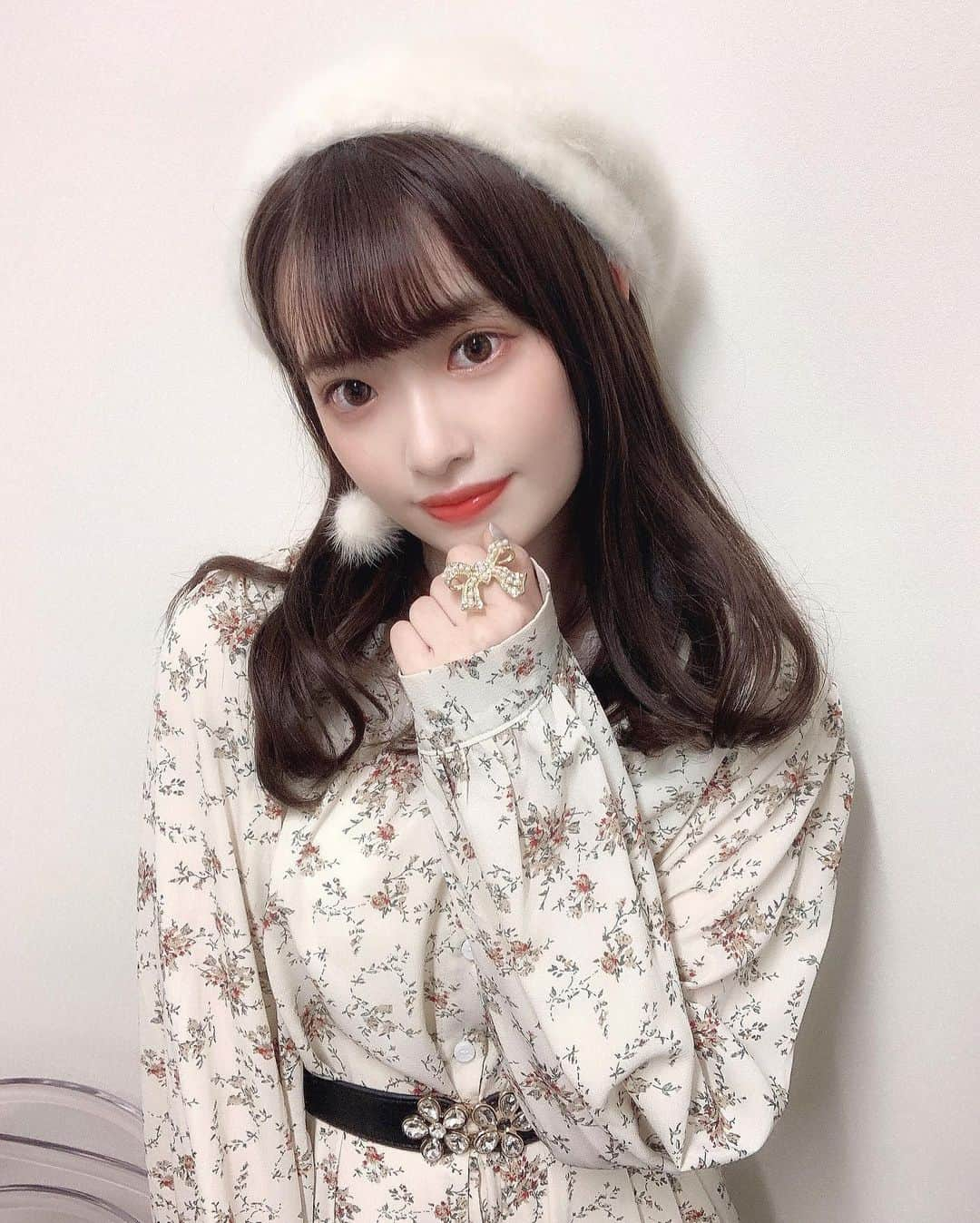 武藤小麟さんのインスタグラム写真 - (武藤小麟Instagram)「❄  まっしろしろ~~🍨🤍 今日の私服はこんな感じでした⛄ . ワンピース→ @deisylotte_official  指輪→ @mermaid_pink.official  ピアス→ @tommuto_official ☺️笑 . . #小さな国ちゃんねる #2日間MCありがとうございました  . #ootd #fashion #accessory #pierce #white  #今日のコーデ #冬コーデ #ワンピース #ベレー帽 #ヘアアレンジ」11月12日 21時40分 - muto_orin