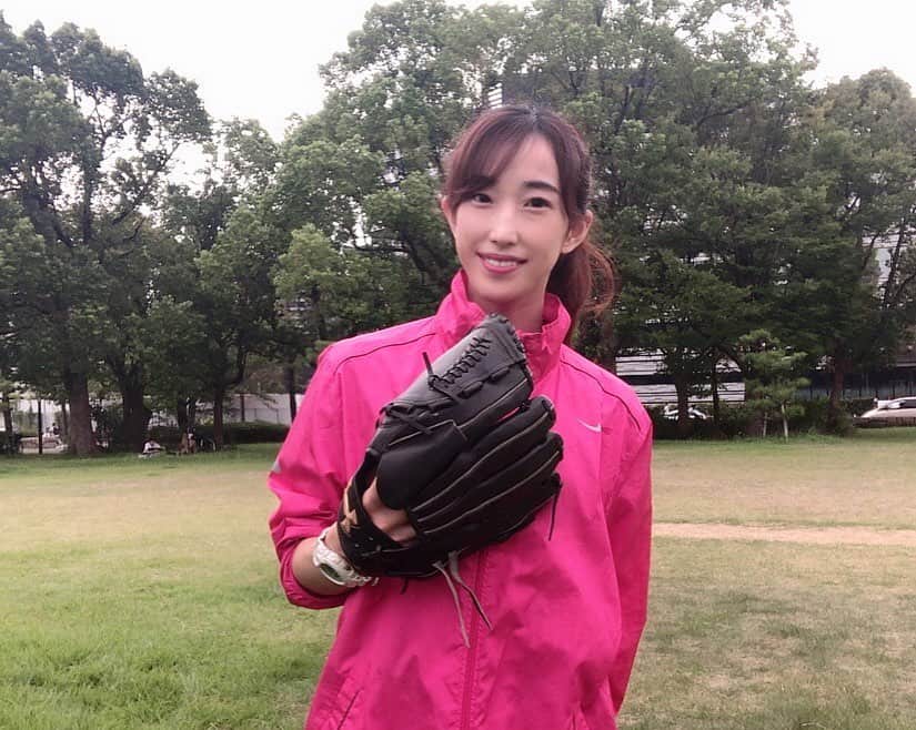 近藤夏奈のインスタグラム：「﻿ ﻿ ﻿ 明日も午後5時から午後7時🕔﻿ ウメダfmbehappy789 『Be Sports! Friday』🧘‍♀️🌈﻿ 2時間生放送です🗣﻿ 私のストーリーからも聴いてもらえます◎﻿ ﻿ ﻿ 明日のメッセージテーマは﻿ 『2020年内にやっておきたいこと』です🙋‍♀️♡﻿ 沢山のメッセージおまちしてます💖﻿ .﻿ .﻿ ﻿ ﻿ ﻿ ﻿」