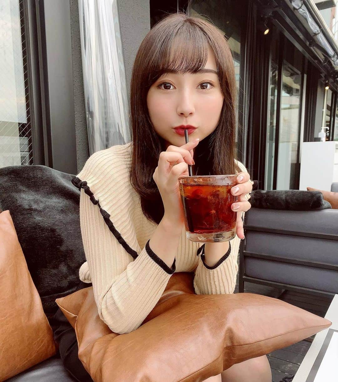 のインスタグラム：「. 表参道のマーサーブランチで撮った写真！ 　 トップスは @as.meee.official さんの🤍  ベージュカラーで、 淡色コーデにぴったり！👡 最近寒いからニットよく着る〜🧶 　 何枚目が好き？👀 　 　 #asmeee #アズミー #韓国ファッション #韓国ファッション通販 #韓国通販 #韓国コーデ #フリルニット #秋コーデ #ニット #デート服 #淡色コーデ #淡色女子 #アイスティー #ベージュコーデ #秋色コーデ #フリル #ニットコーデ #冬コーデ #マーサーブランチ #マーサーカフェ #mercerbrunchterracehousetokyo #表参道ランチ #東京ランチ #mercerbrunch #カフェ巡り #表参道カフェ #青山カフェ #テラスランチ #フレンチトースト #omotesandocafe」