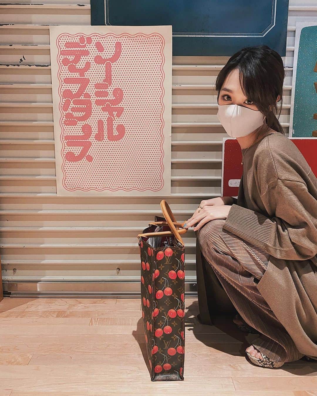のインスタグラム：「ソーシャルディスタンス 💁🏻　　　　　　　　🙎🏻  #🍺」