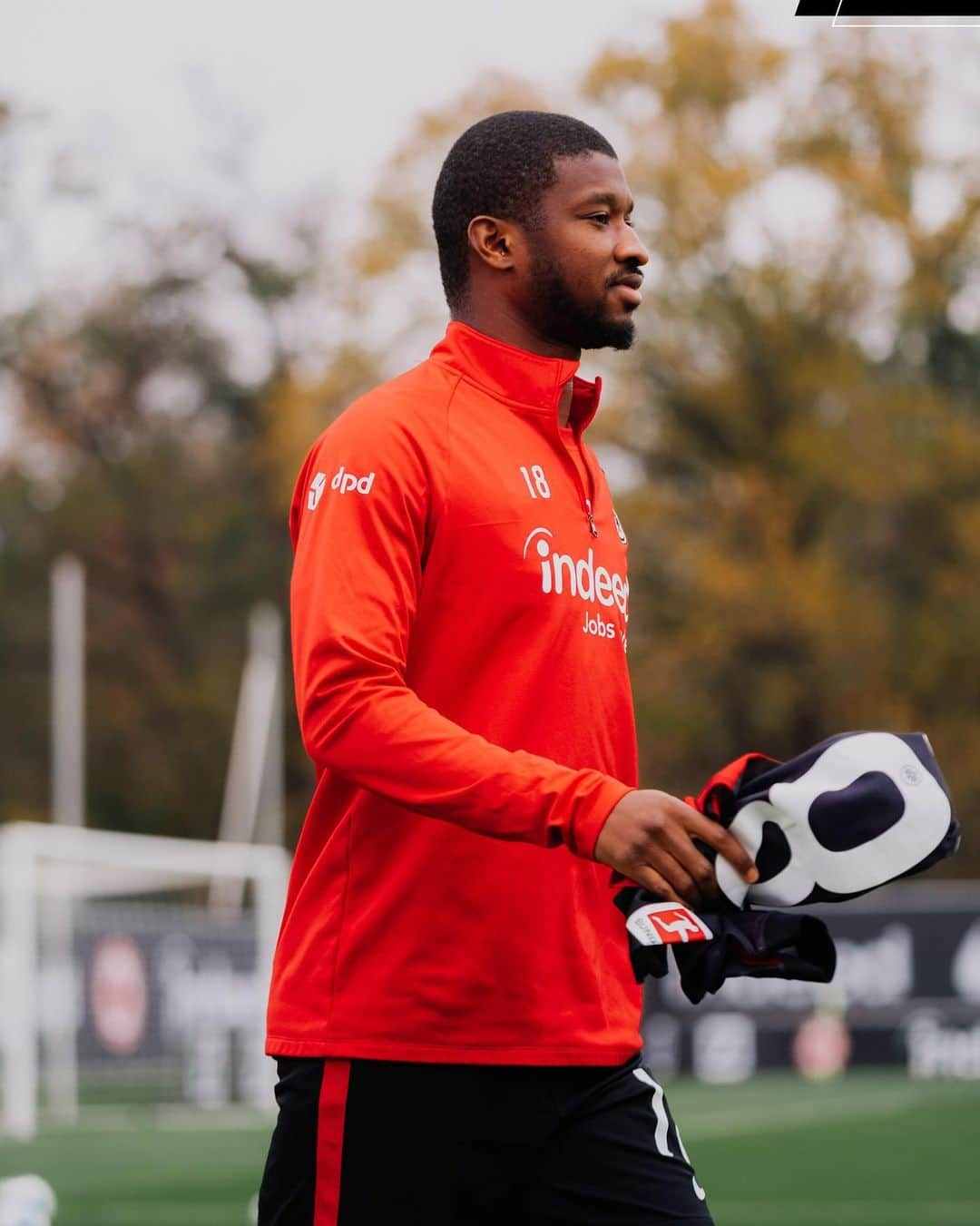 アイントラハト・フランクフルトさんのインスタグラム写真 - (アイントラハト・フランクフルトInstagram)「#SGEFCN ⏳ Ab 14 Uhr auf EintrachtTV! Swipe für die Aufstellung 👀 • • #sgefcn #sge #eintracht #frankfurt #eintrachtfrankfurt」11月12日 21時53分 - eintrachtfrankfurt