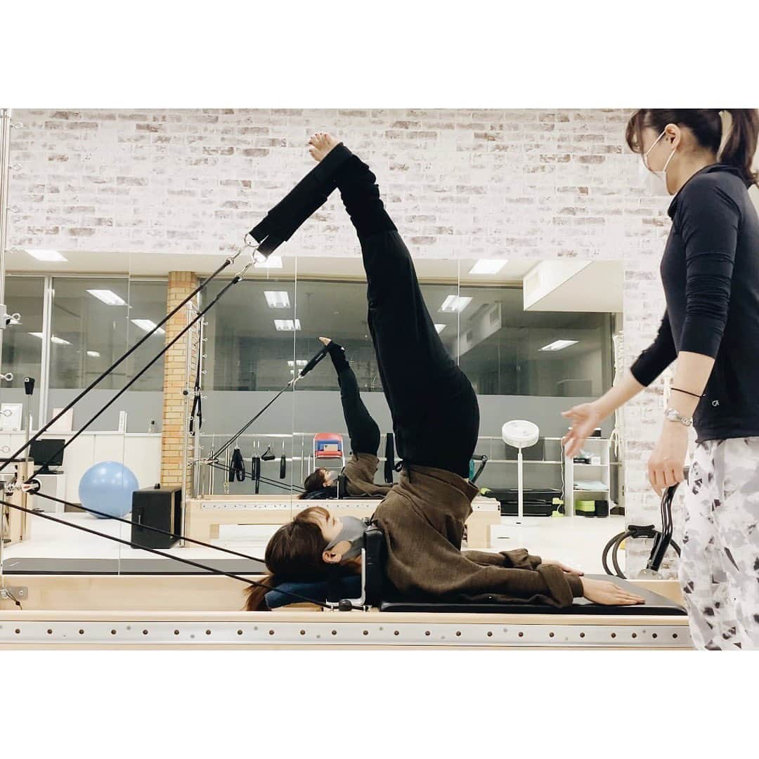 吉田知那美さんのインスタグラム写真 - (吉田知那美Instagram)「pilates. 大会直後の身体は刃牙刃牙。 グラップラー状態。 ピラティスは身体の省察力を養うのに とても良いトレーニングだなと思っています。 #刃牙 #ピラティス #トレーニング #pilates #training」11月12日 21時54分 - chinami1991