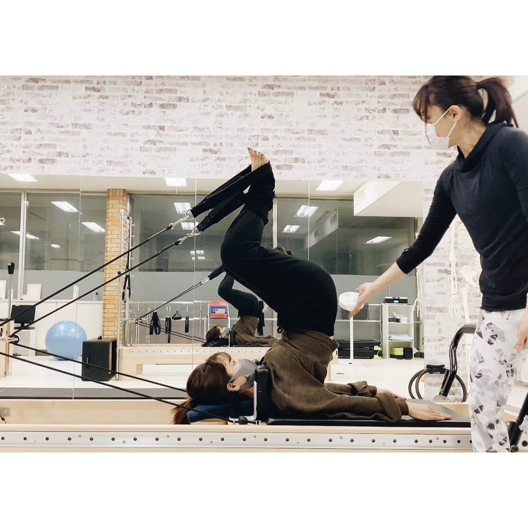 吉田知那美さんのインスタグラム写真 - (吉田知那美Instagram)「pilates. 大会直後の身体は刃牙刃牙。 グラップラー状態。 ピラティスは身体の省察力を養うのに とても良いトレーニングだなと思っています。 #刃牙 #ピラティス #トレーニング #pilates #training」11月12日 21時54分 - chinami1991