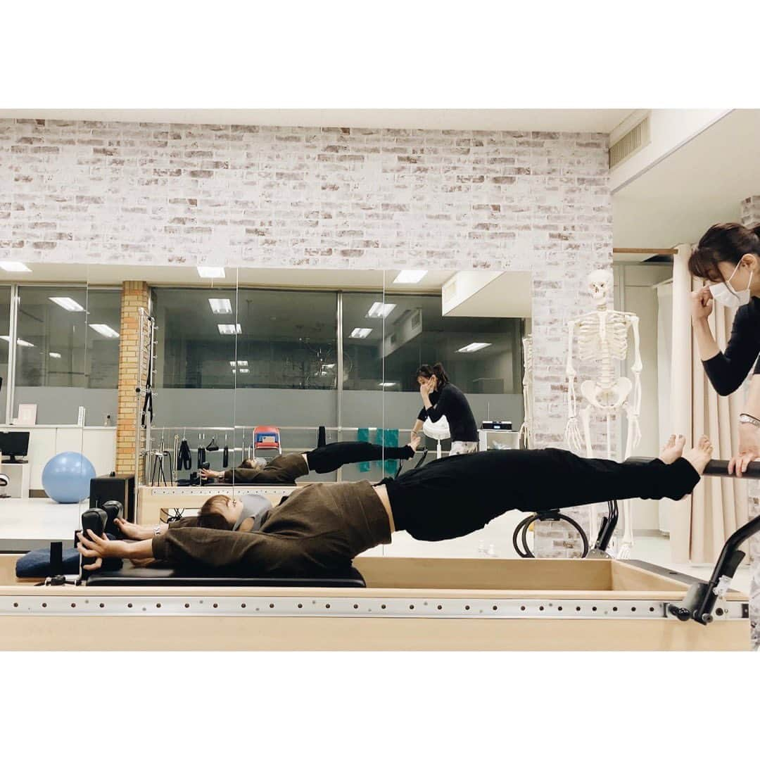 吉田知那美さんのインスタグラム写真 - (吉田知那美Instagram)「pilates. 大会直後の身体は刃牙刃牙。 グラップラー状態。 ピラティスは身体の省察力を養うのに とても良いトレーニングだなと思っています。 #刃牙 #ピラティス #トレーニング #pilates #training」11月12日 21時54分 - chinami1991