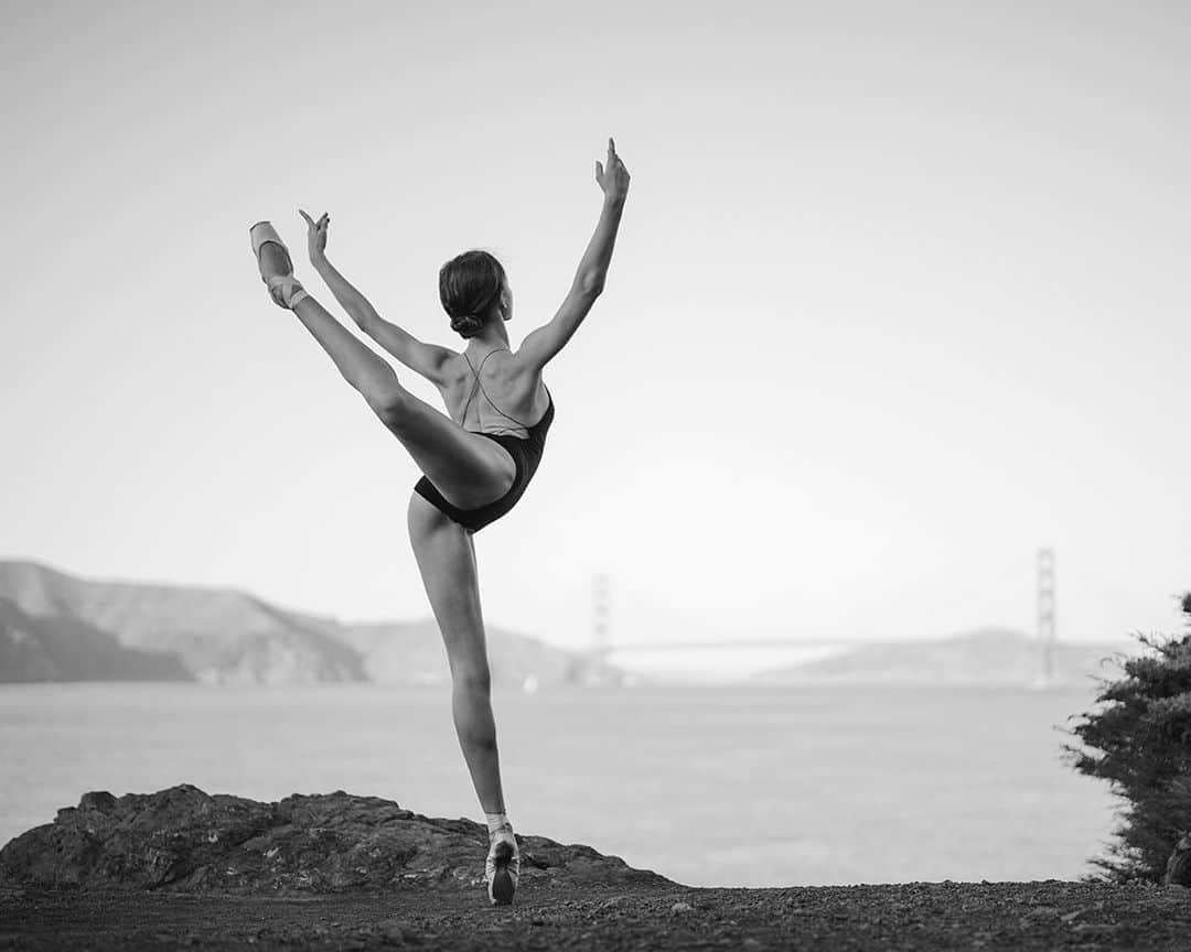 ballerina projectさんのインスタグラム写真 - (ballerina projectInstagram)「𝗜𝘀𝗮𝗯𝗲𝗹𝗹𝗮 𝗪𝗮𝗹𝘀𝗵 at Lands End San Francisco. #ballerina - @isabellalwalsh #landsend #sanfrancisco #goldengatebridge #ballerinaproject #ballerinaproject_ #ballet #dance #isabellawalsh   𝗕𝗮𝗹𝗹𝗲𝗿𝗶𝗻𝗮 𝗣𝗿𝗼𝗷𝗲𝗰𝘁 𝗯𝗼𝗼𝗸 is now in stock. Go to @ballerinaprojectbook for link.」11月12日 21時46分 - ballerinaproject_