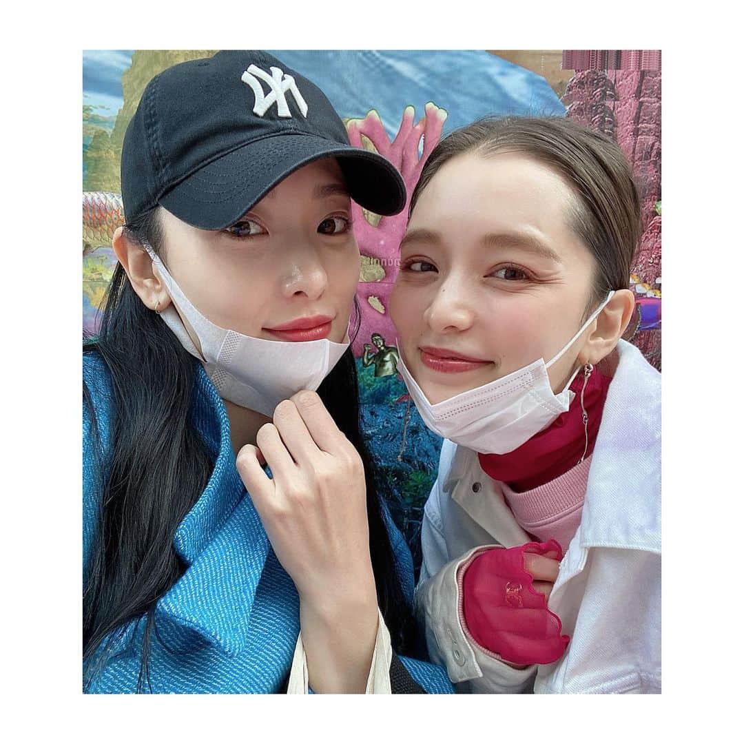 のインスタグラム：「💘 事務所の先輩 麻依子ちゃん @_emu0205_  と新大久保ランチしてきました🌶  いっぱい話を聞いてもらったり(優しい) 色んな話を聞かせてもらったり(優しい) 会う度にパワーチャージさせてもらってます🔥🥺💘  私が事務所に入ってから ずっと仲良くしてもらってるんですが 年々すごい勢いで美しさに磨きがかかっていく 恐ろしい先輩です(最高の褒め言葉)  麻依子ちゃんのストイックさを見習って 私も色々と頑張る🔥 (主に身体作り) ・ #abpinc」