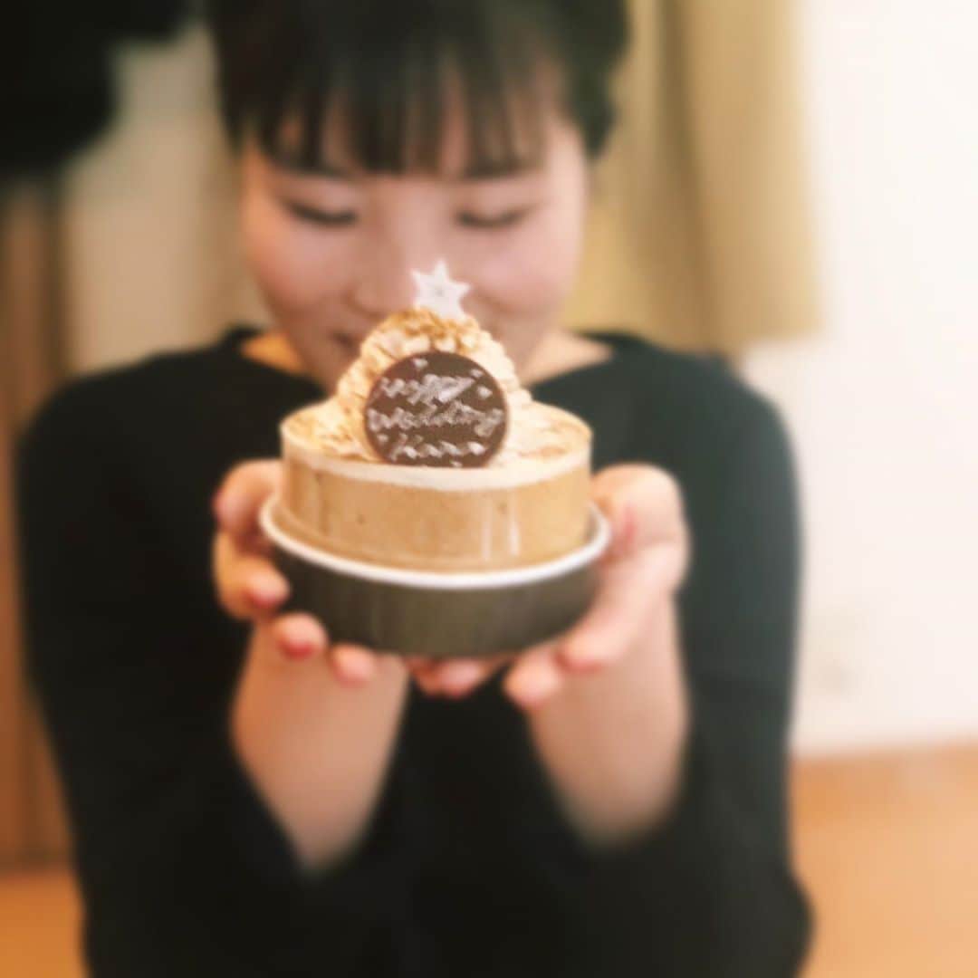 Kana Kobayashiさんのインスタグラム写真 - (Kana KobayashiInstagram)「同じネイルスクールに通い、 同じネイルサロンで働き、 今も仲良くいてくれる同志。 みんなでお昼ご飯作って、 お祝いもしてくれて、 楽しい時間でした。 #嬉しい贈り物 #おうちごはん  #ホームパーティー #みかりんの特技はギンナンの殻割り #カッツンは強火好き #ナミはトンチンカンちん」11月12日 21時47分 - anela_kana