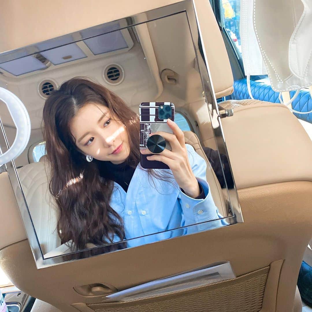 チョン・インソンのインスタグラム：「가을인 척하는 겨울, 다들 감기 조심 하셔요-😷」