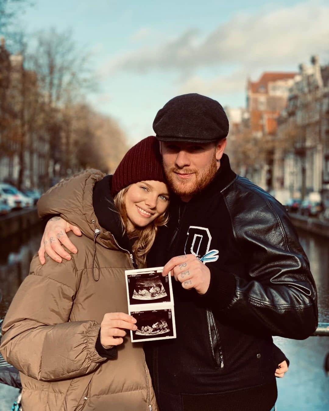 Marloes Horstのインスタグラム：「Just the three of us .. 🧸」