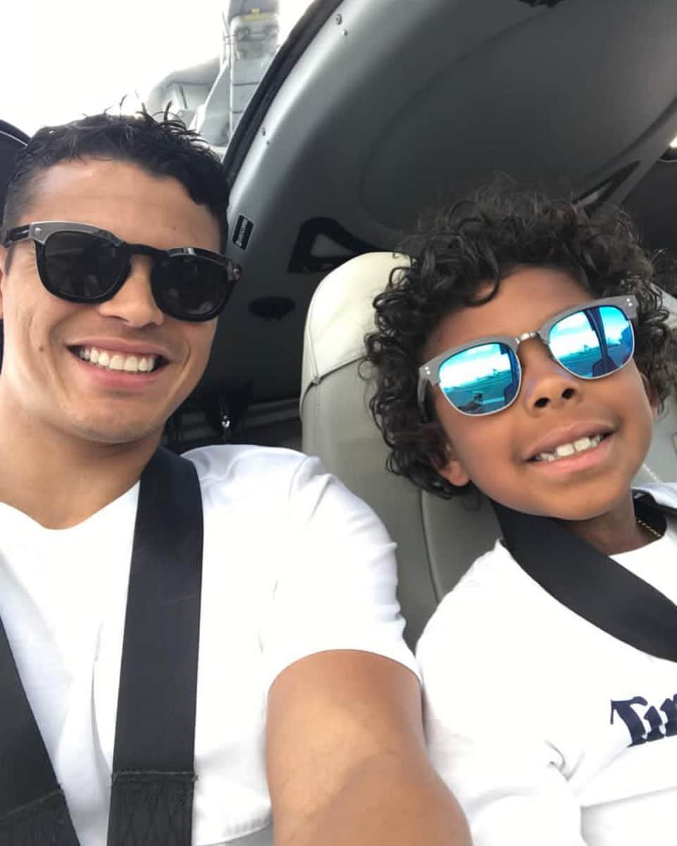 チアゴ・シルヴァのインスタグラム：「🇬🇧 My son, I’m a happy and lucky father to have you in my life. Everything is easier by your side. I learn each and every day with you!! I praise God for your happiness 🙏🏽 I love you ❤️ 🇧🇷 Meu filho, sou um pai feliz e realizado por ter você na minha vida, pois ao seu lado, tudo é mais fácil. Eu aprendo a cada dia com você!! Peço a Deus que você seja muito feliz 🙏🏽 Eu te amo ❤️ 🇫🇷 Mon fils, je suis un père très heureux et comblé de t’avoir dans ma vie, car tout est plus simple quand tu es à côté de moi. J’apprends tous les jours avec toi !! Je demande à Dieu que tu sois toujours très heureux 🙏🏽 Je t’aime ❤️  • • • #OhhThiagoSilva #CFC #Chelsea #ThiagoSilva #FamiliaSilva #ChelseaFC #London #LondonCalling #Londres #UnitedKingdom #England #Inglaterra #ThiagoIsBlue #WeAreBlue #ChelseaFans #BluesForever #cfcfans #chelseafootballclub #Chelseafcfans #washyourhands #lavezvouslesmains #LaveAsMaos #StopCorona #CoronaOut #StopCovid #Isago #Isagofaz12 #12anos」