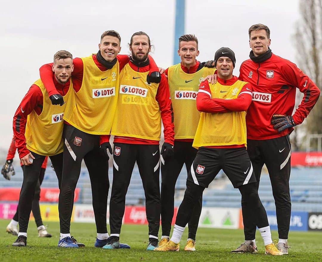ヴォイチェフ・シュチェスニーのインスタグラム：「Training with the 🇵🇱 guys 💪⚽️」