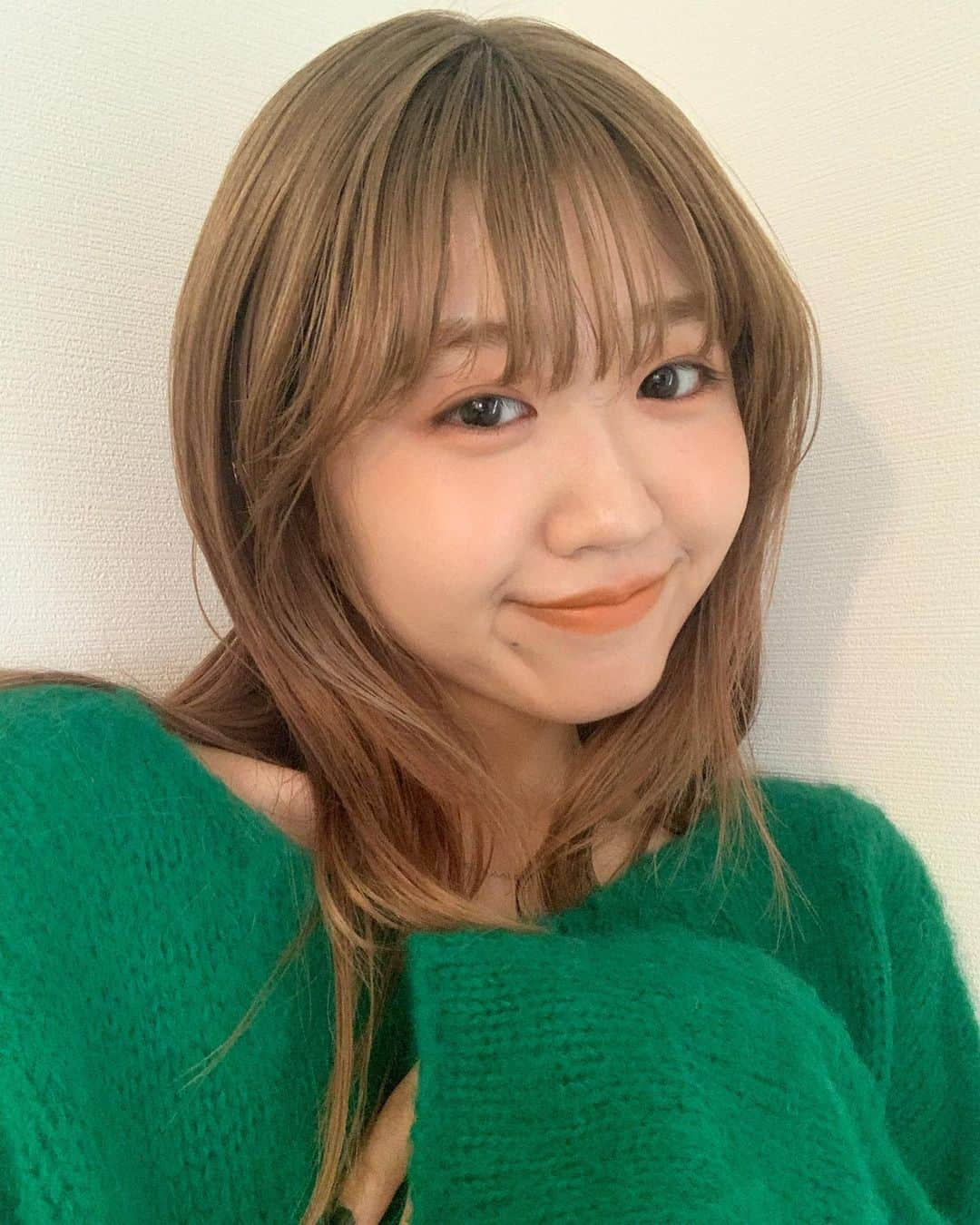 碓井玲菜さんのインスタグラム写真 - (碓井玲菜Instagram)「@likey_beauty_ 🍐🍊🍇 これからの時期にぴったりの色 可愛すぎるだ〰️ 順番に 203 BOLD 202 TEMPTiNG 201  RiPE #likeybeauty #makeup #lips」11月12日 22時06分 - reina_usui