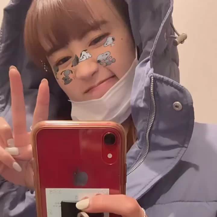 のインスタグラム：「みずいろかわゆい✌🏻 マスクしてるとリップ塗らないからくちびる色薄いです。」