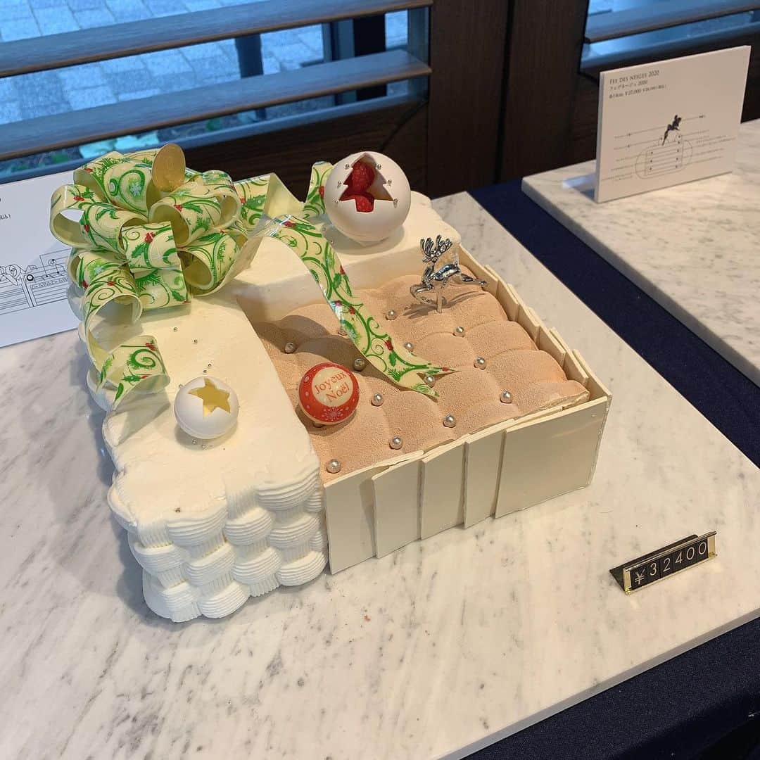 五十嵐茉優さんのインスタグラム写真 - (五十嵐茉優Instagram)「ㅤ @louange_tokyo さんに ご招待頂いてクリスマスケーキの レセプションパーティーに 行ってきました🎅🏻🎄 ㅤ Louange Tokyoさんのケーキは 本当にどれもすごく可愛くて 味もとっても濃厚で大好き✨ ㅤ 今年のクリスマスケーキも沢山でてて 女子会にもピッタリなケーキが 沢山あったよ〜🤤♡ ㅤ ㅤ #ルワンジュ東京 #クリスマスケーキ #クリスマススイーツ #赤坂プリンスクラシックハウス #紀尾井町 #クリスマス #christmascake #christmas」11月12日 22時16分 - mau08us