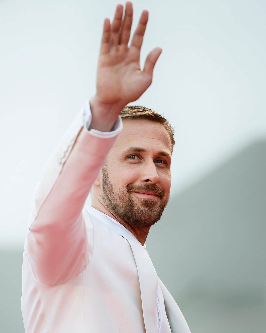 E! Onlineさんのインスタグラム写真 - (E! OnlineInstagram)「Hey girl, Ryan Gosling is 40 years old today. (📷: Getty Images)」11月12日 22時46分 - enews